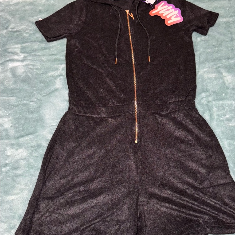 YITTY Black Short Sleeve Hooded Romper